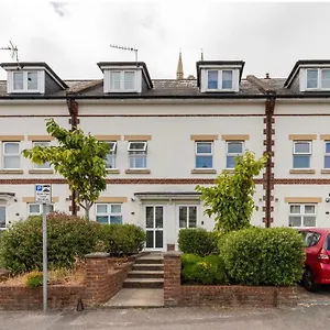 Town Centre White House Homestay